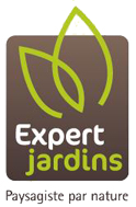 logo du label Expert Jardin inclus dans un rectangle marron et deux feuilles stylisées vertes